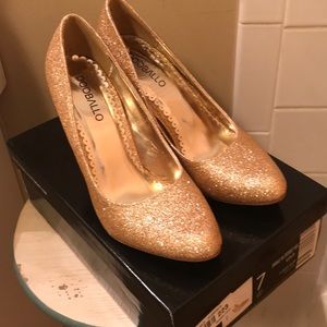 New size 7 glitter heels